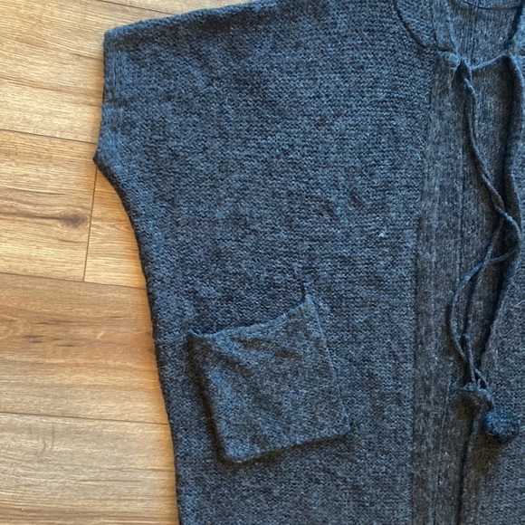 BCBG Maxazria oversized poncho/cardigan/sweater - Picture 4 of 9